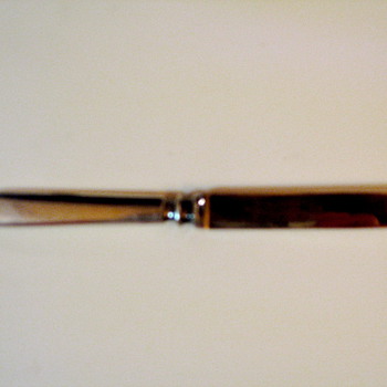 unknown tool (for tatting??).  Can anyone tell me what it is?