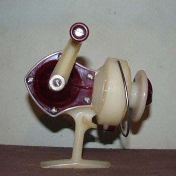 WALTCO ny-o-lite. Du Pont Nylon Spinning Reel - Fishing