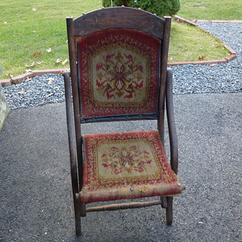 Any ideas on style or period on this folding chair from my mother? - Furniture