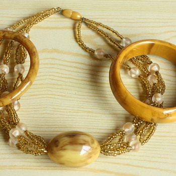 Tortoise colored bakelite necklace - Costume Jewelry