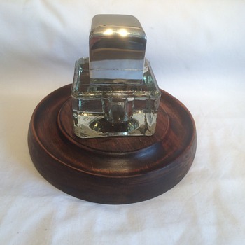 Table inkwell on wooden drip tray, silver top by Sampson Mordan - Sterling Silver