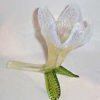 A 1900 BB KRALIK FLOWER - Art Glass