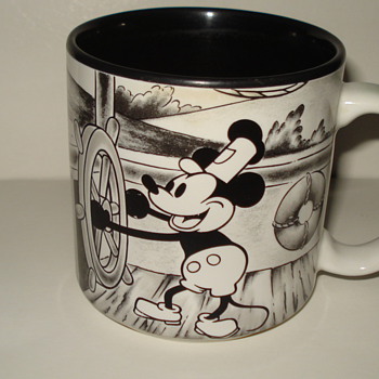 BLACK AND WHITE MICKEY MOUSE COFFEE CUP