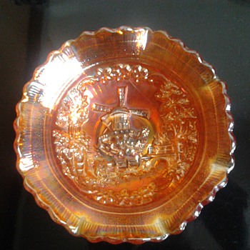 small carnival glass bowl, with windmill pattern. - Glassware