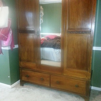 Wardrobe Closet Oldddd - who made, how old