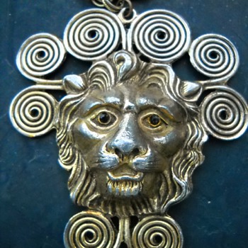 Huge Funky Retro Lion Necklace - Costume Jewelry