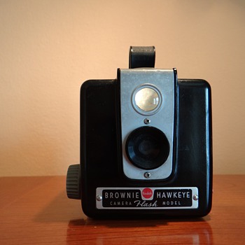 VINTAGE KODAK BROWNIE HAWKEYE CAMERA  FLASH MODEL - Cameras