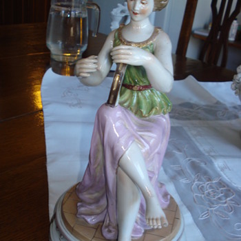 Classic lady playing the tambourine Greiner & Holzapfel (1800-1815) - Figurines