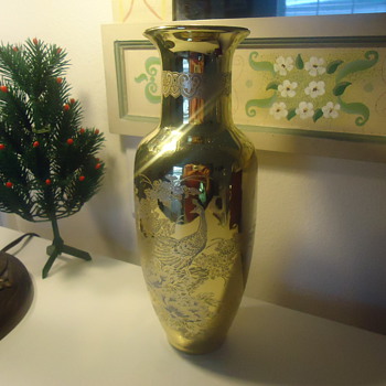 A FINE GOLDEN JAPANEES VASE
