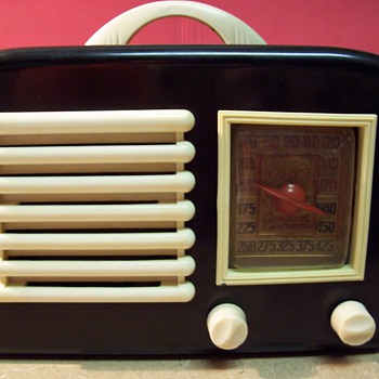 1940's General Television Brand Bakelite Radio - Radios