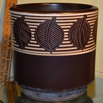 Uppsala-Ekeby? Midcentury or Deco Planter - any info?