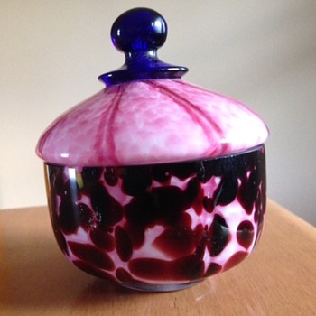 Welz vanity covered box - Art Glass