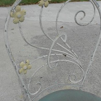 Cute Vintage - Wrought Iron Garden Patio Table & Chairs ~ 40's? - Furniture