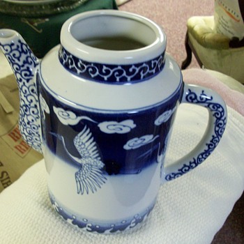 A new favorite ASIAN Tea/coffee pot.....porcelain - Asian