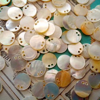 Vintage Mother of pearl sequins new old stock golden - Sewing