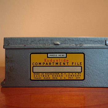 VINTAGE KODASLIDE COMPARTMENT FILE BY EASTMAN KODAK COMPANY-USA - Cameras