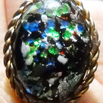 VINTAGE CONFETTI RING - Costume Jewelry