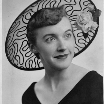 Looking for age of a hat in this photo. Black lace with rose. Very stylish.