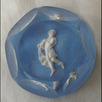 Baccarat 1955 " Aquarius " faceted zodiac sulphide paperweight