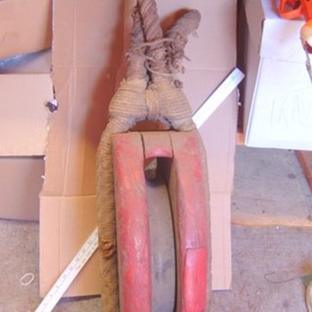 Ship's pulley - Tools and Hardware
