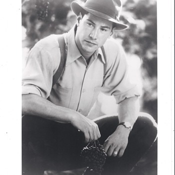 "KEANU REEVES" REAL 8X10 REAL PHOTO FROM "A WALK IN THE CLOUDS"