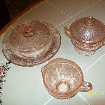 3 pinkish bowls  - Glassware
