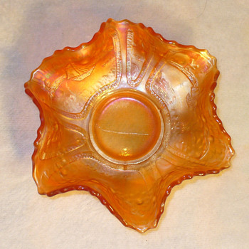 Fenton Carnival Glass...sailboat pattern small ruffled bowl