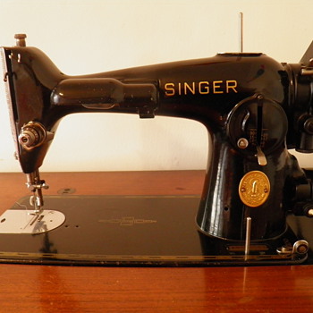 Vintage Singer Sewing Machine - Sewing