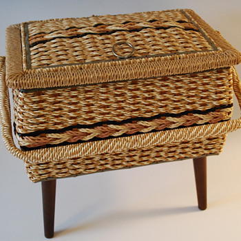 Vintage Sewing Box Footed w/Carrying Handle - Sewing