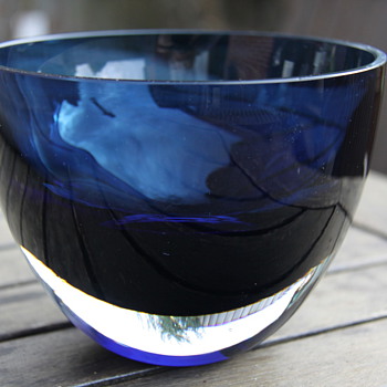 Vicke Lindstrand Blue Bowl c1958-9 - Art Glass