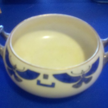porcelen bowel .egyption patern - China and Dinnerware