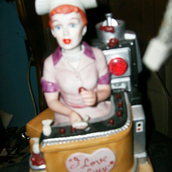 I LOVE LUCY CERAMIC FIGURINE - Movies