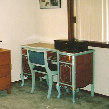 Dressing Table/Sewing machine table