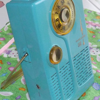 EMERSON VANGUARD TRANSISTOR RADIO - Radios