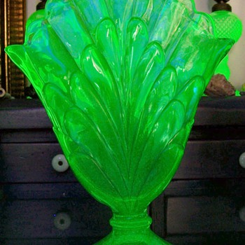 Central Glass #1820 Fan Vase