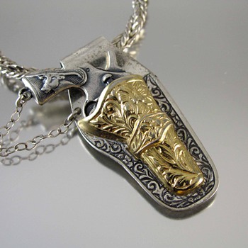 Vintage sterling silver and gold vermeil Western six shooter revolver necklace - Fine Jewelry