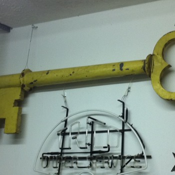 "KEY" lock shop sign