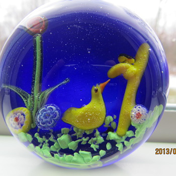 Paperweight with blue background and yellow duck . - Art Glass
