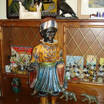 Does anyone know who made me? - Art Pottery