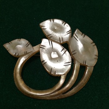 Art Nouveau horn honesty brooch - Art Nouveau
