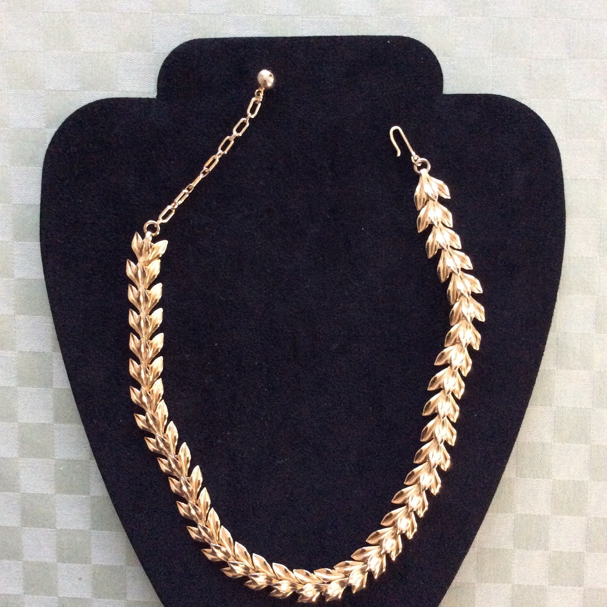 Trifari necklace of mums Collectors Weekly