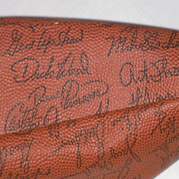 NFL RAIDERS TEAM SIGNED FOOTBALL - Football