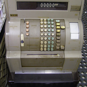 NCR CASH REGESTER-ITS MINE-BUT NOW KEY-ANY IDEA'S?:):)