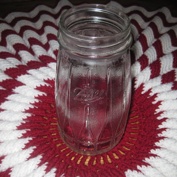Does know how old this jar is I can't find any information on it.