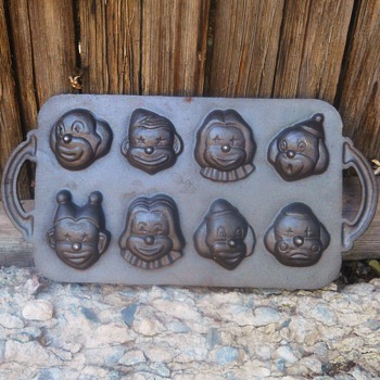 Clown Muffin Mold - Kitchen