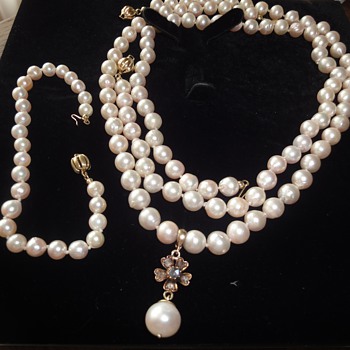 A precious gift from my late mother, PEARLS always fasionable.