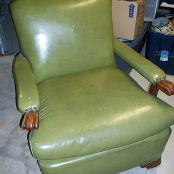 Green Naugahyde recliner chair - Furniture