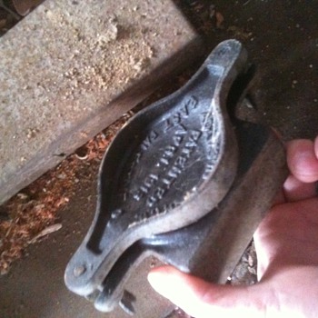 What's this??? I found it while picking through some Model T & A parts - Tools and Hardware
