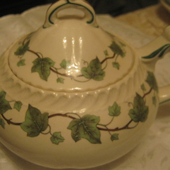 Vintage Royal Gadroon, Ivy 5, Teapot