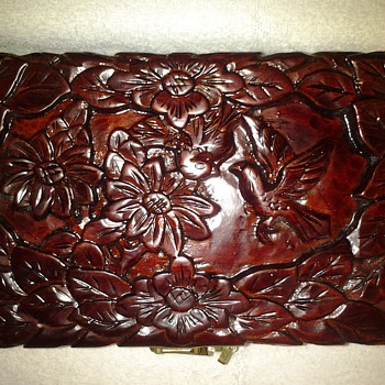 Carved jewelry box - Asian